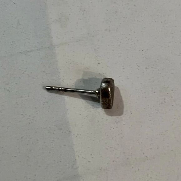 Yasemin Ozeri  Heart Shaped 925 Silver Stud Earrings NWOB - Picture 5 of 7